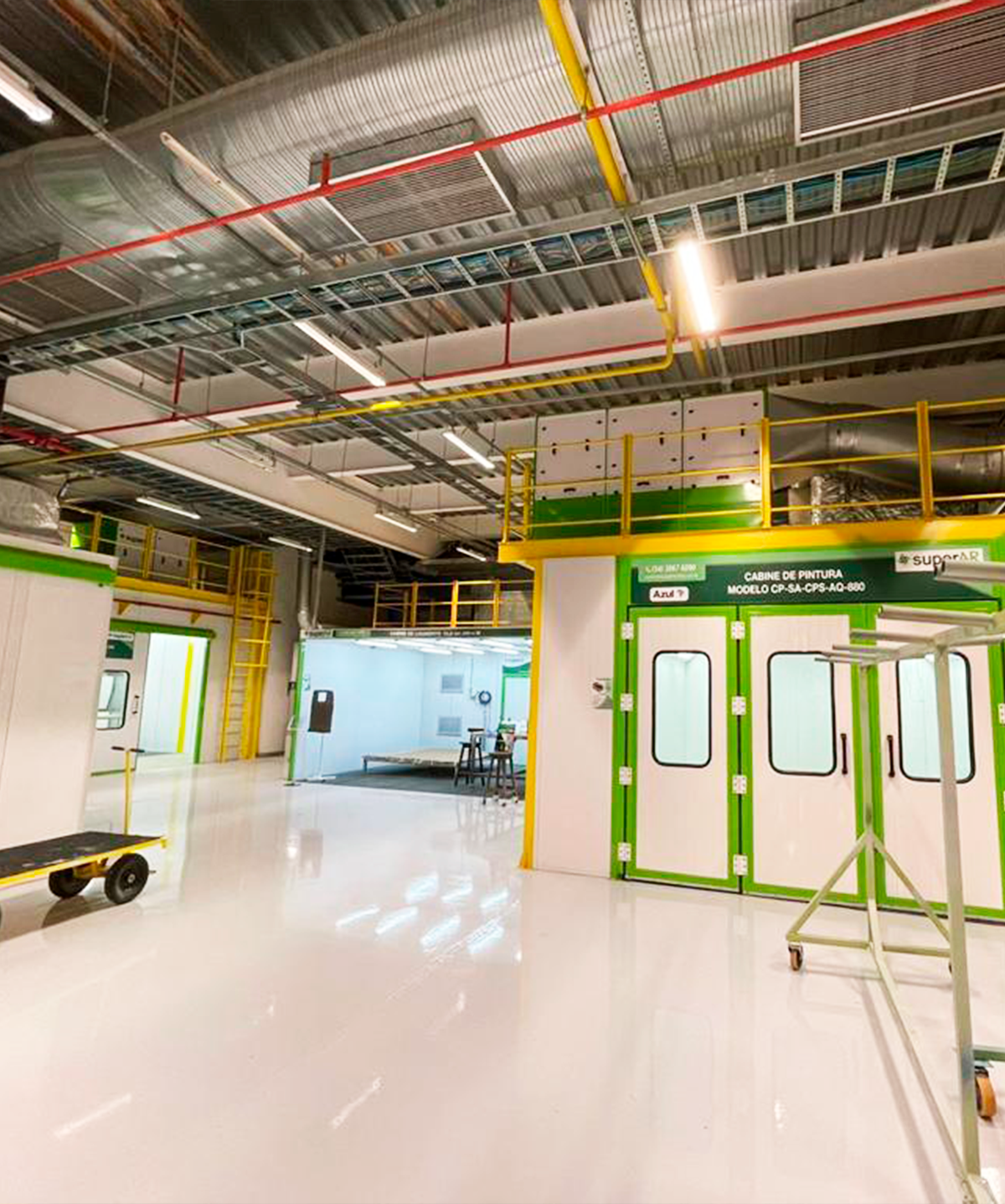 alt="Cabine de pintura a pó para soluções em pintura industrial, Inova Paint"